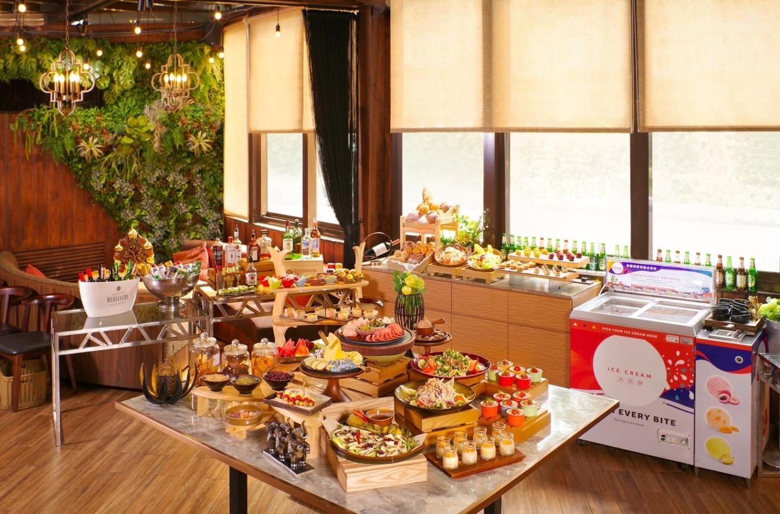 Taipei Garden Hotel - Ximending Екстер'єр фото A dessert buffet