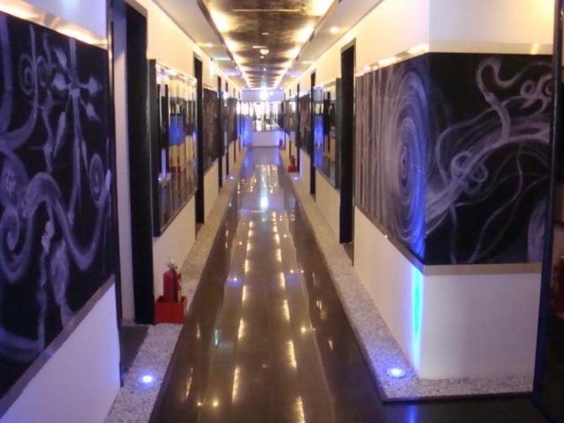 Taipei Garden Hotel - Ximending Екстер'єр фото A corridor at the hotel