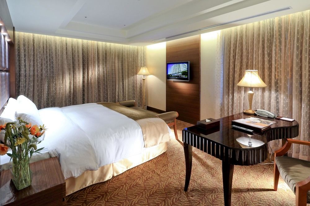 Taipei Garden Hotel - Ximending Екстер'єр фото A bedroom at the hotel