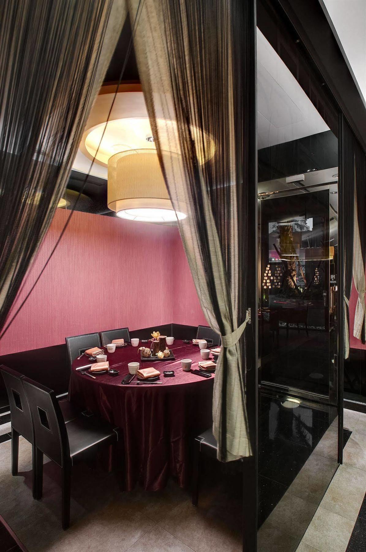 Taipei Garden Hotel - Ximending Екстер'єр фото A private dining room at a restaurant in Hong Kong